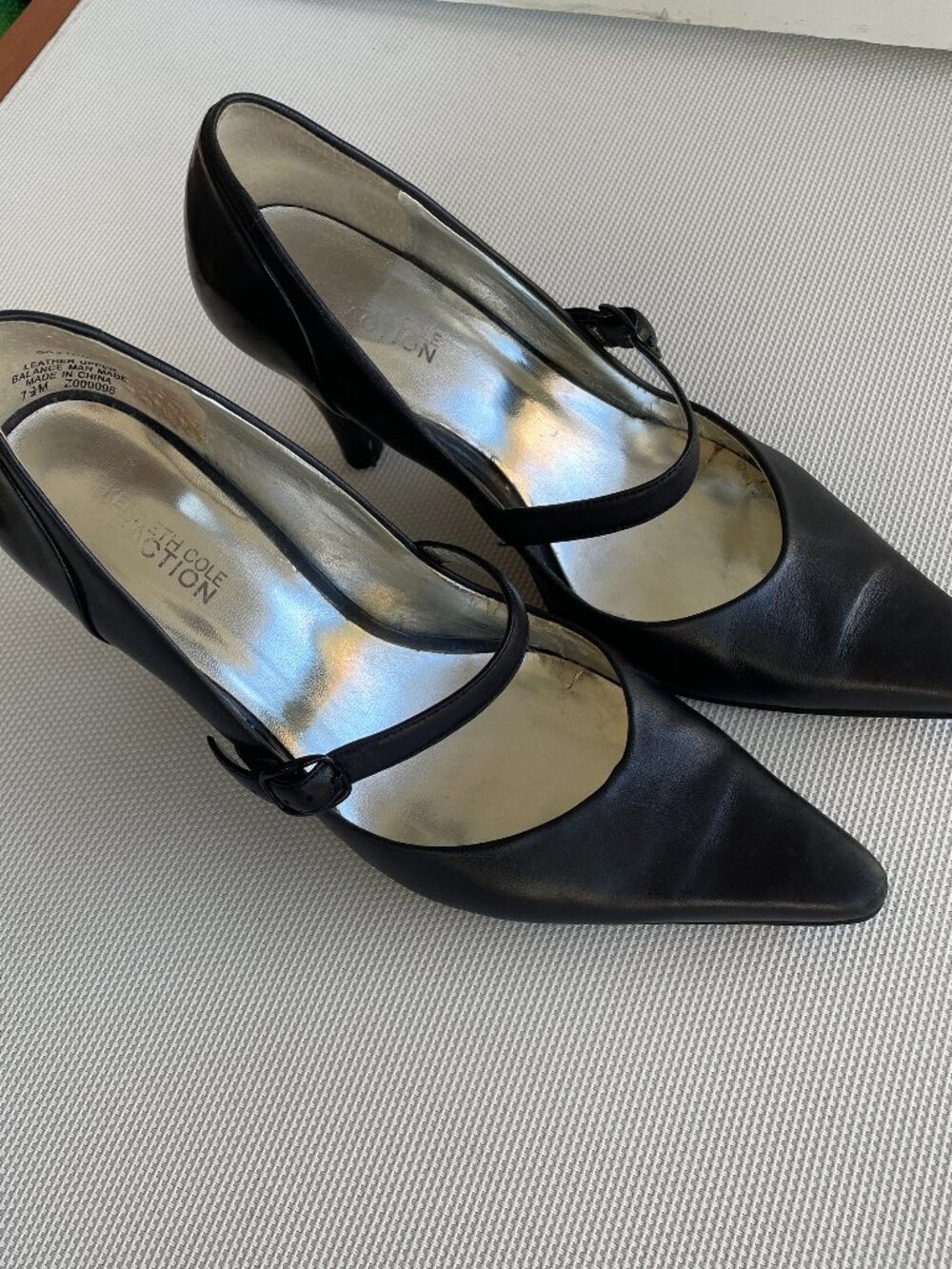 Kenneth Cole Reaction, Go 2 Town, PointedToe Pumps Leather, Black, Size 7.5M - Picture 4 of 10